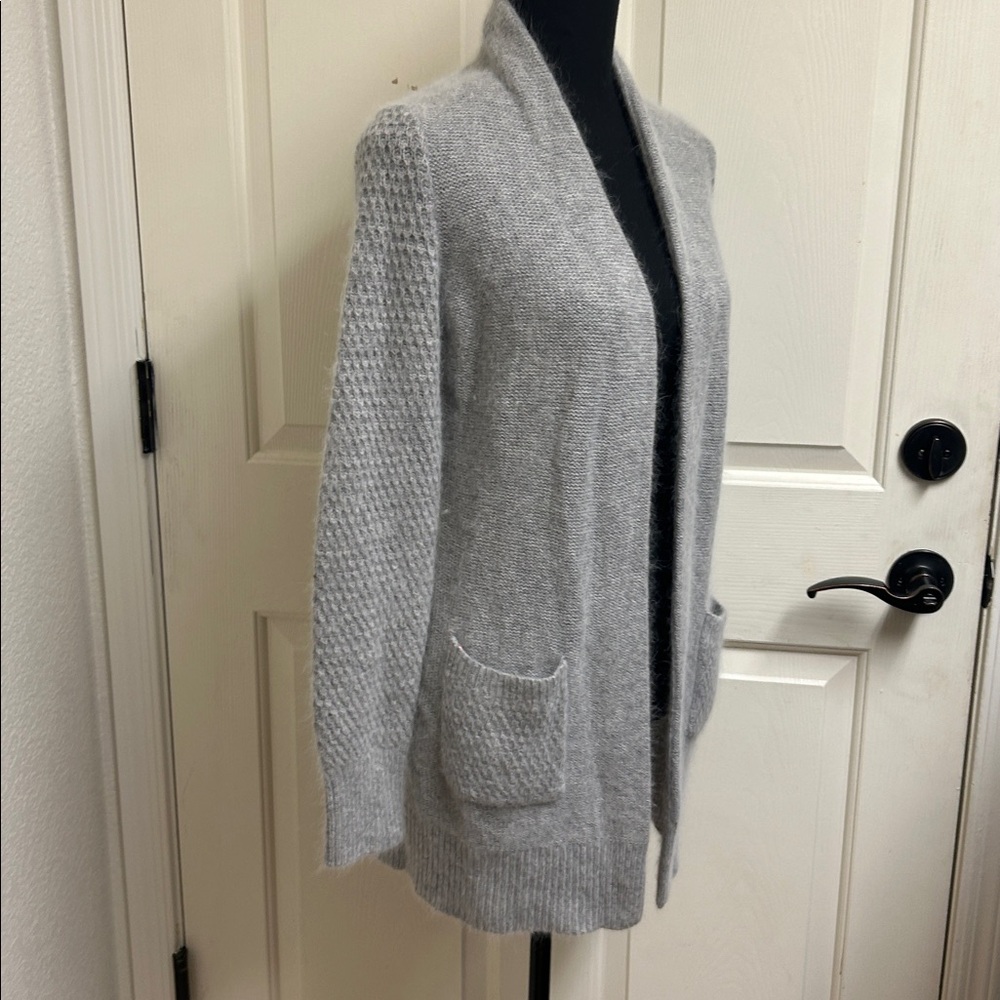 FENN WRIGHT MANSON Gray medium Cardigan Sweater, 70% Nylon, 30% Angora, EUC - Picture 4 of 10